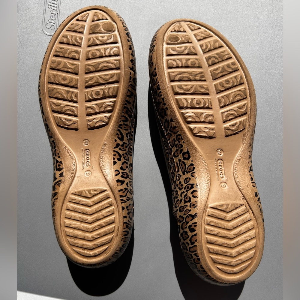 Crocs Kadee Women's Leopard Print Flats Size 9 - Picture 4 of 4